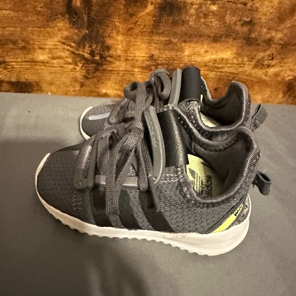 Adidas - Picture 4 of 4